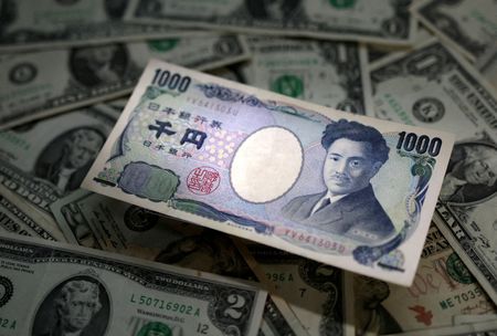 Dollar dips as investors wait for Fed