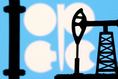 Oil falls 3%, extends losses after US inflation data