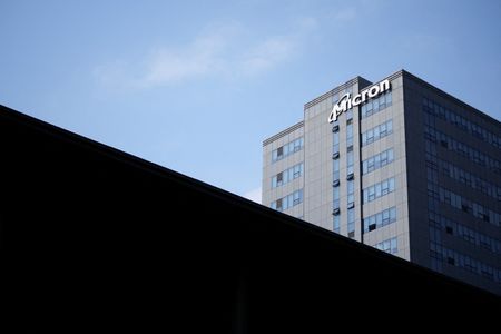 Micron revenue forecasts strong recovery, shares jump