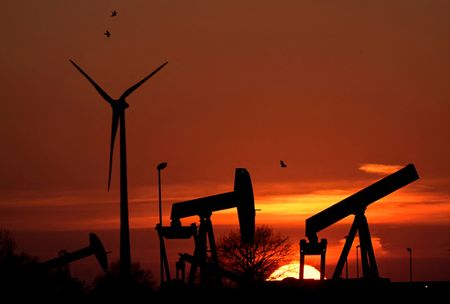 Oil prices settle up 3% on supply concerns after oilfield shutdown in Libya