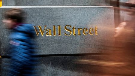 Wall St stays weaker with muted reaction to Fed minutes