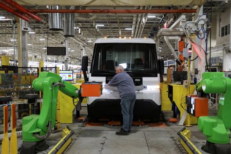 GM offers $7,500 incentive for EVs losing tax credit