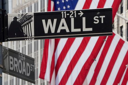 S&P 500, Nasdaq muted after upbeat private payrolls data