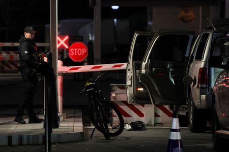 Vehicle crashes into White House gate