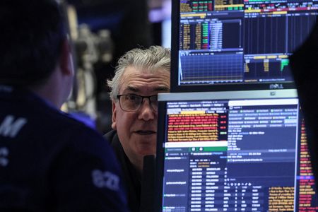 S&P 500 nabs record closing high, Treasury yields dip